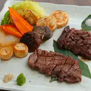 鉄板焼なら新鮮な肉や野菜をバランスよくいただけますから、美味しくて健康的な女子会になります。料理に合う日本酒、焼酎などお酒も充実。