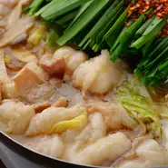 3種のこだわりのスープから選べるもつ鍋。脂の甘みとプリプリ食感が特徴の和牛もつだけを使うことで、絶品鍋に仕上げます。