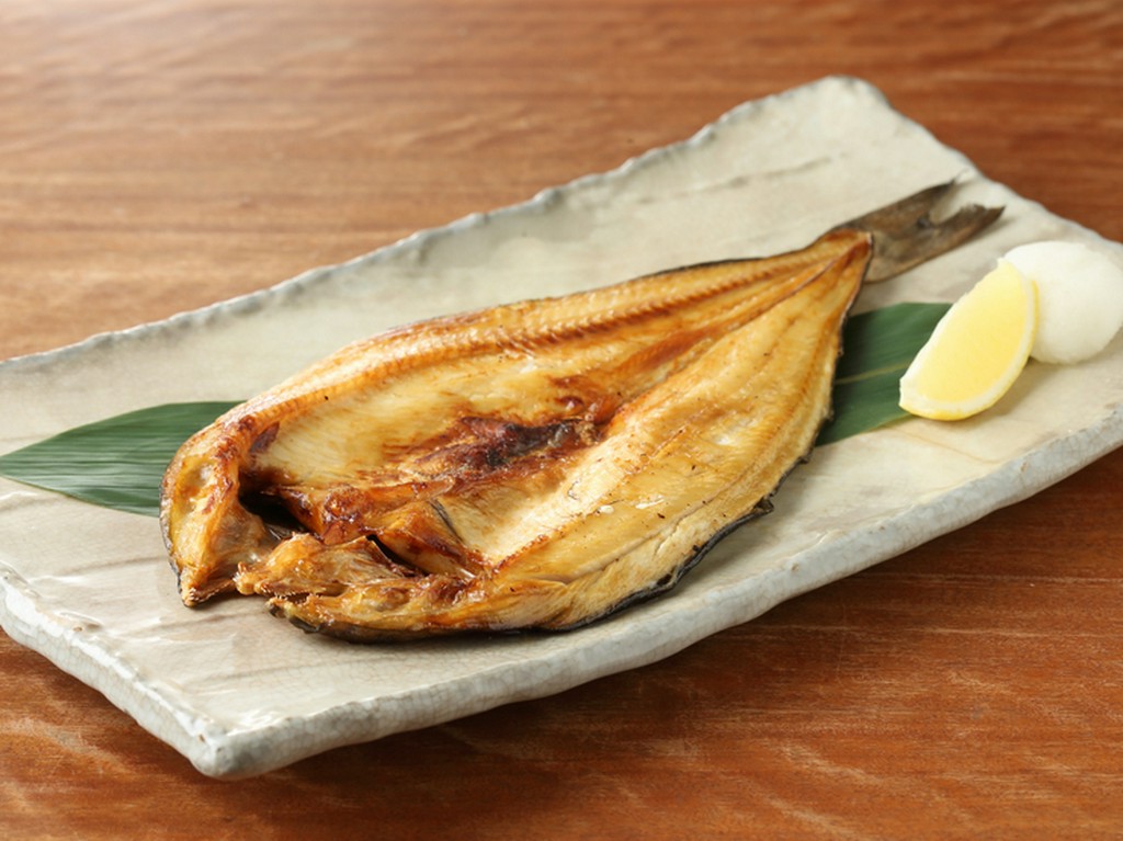 脂がのってほどよい塩気『特大ほっけ焼き』