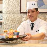 ここ銀鱗では新鮮な食材が最大のウリ。とくに北海道産の食材を扱うお店なので、鮮度は重要。現地直送の新鮮な食材をご提供しています。北海道にはなかなかいけないけれども、現地のおいしいものを食べたいという方には必見です