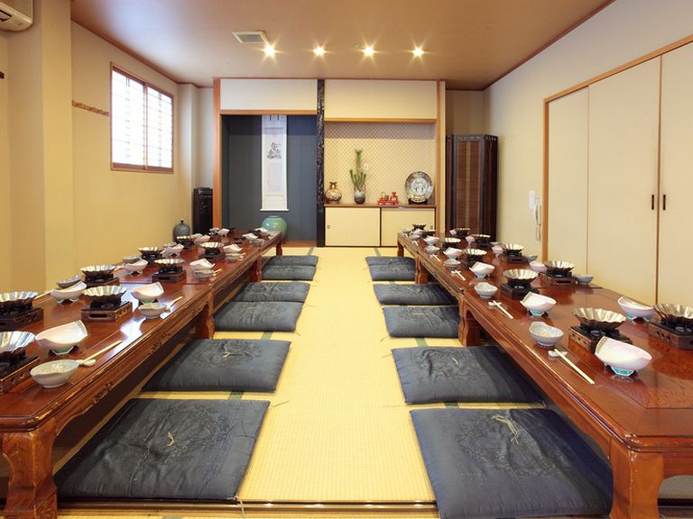 広々とした空間は各種宴会におすすめ。少人数利用の部屋も有り