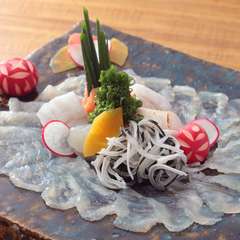 素材の旨みを心ゆくまで堪能。熟練の包丁技術が光る『対馬産ふぐ料理』