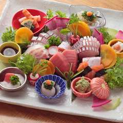 目を奪われる彩り鮮やかな盛り付け『造里』