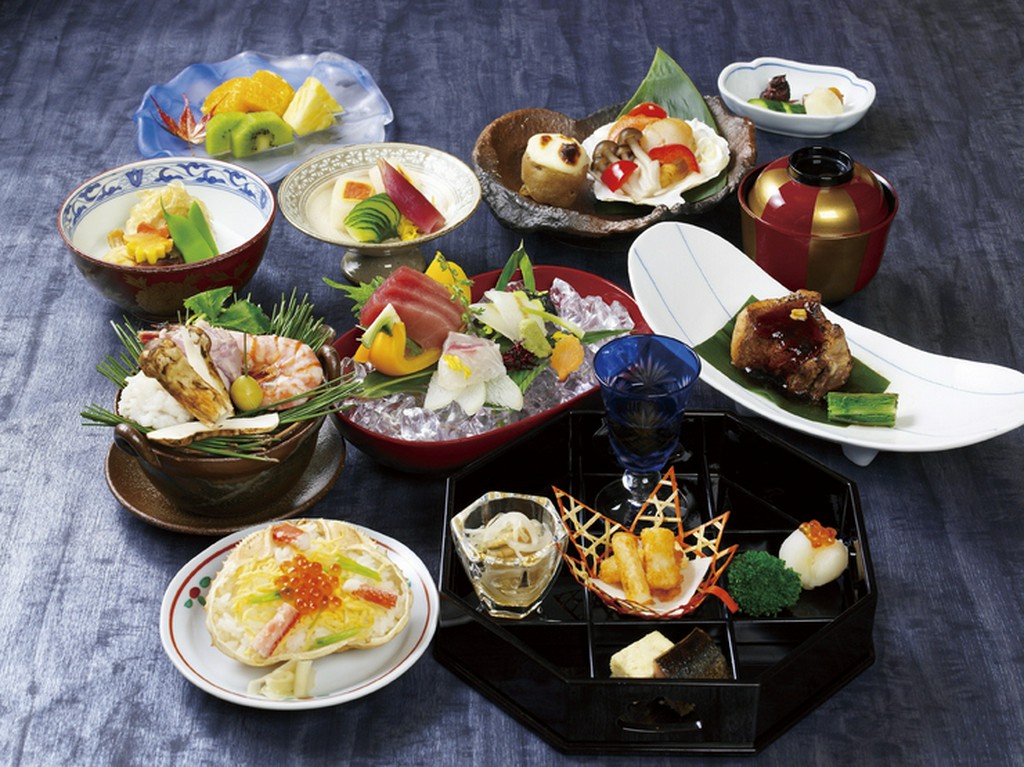 四季折々の本格会席料理をご堪能ください。