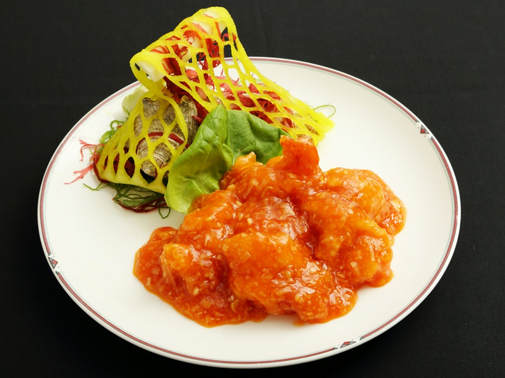 見た目も美味しさの一部『海老のチリソース煮』