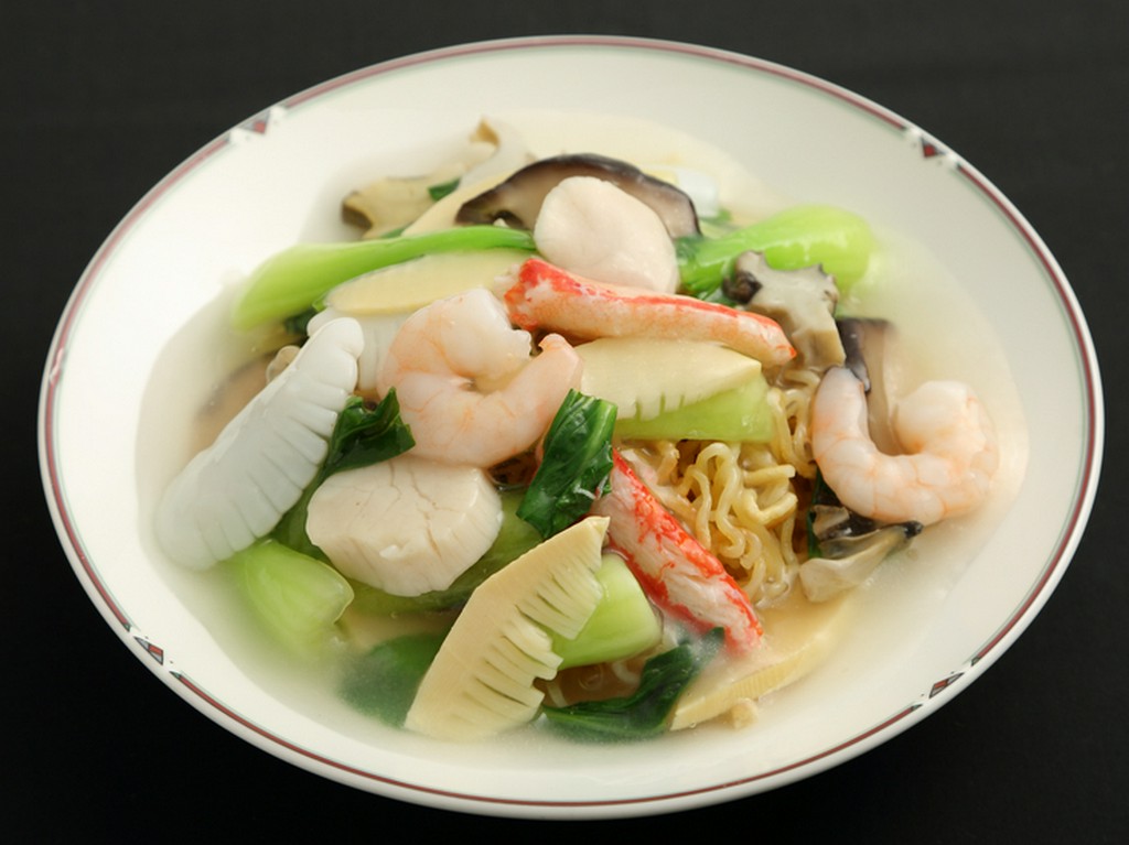 優しい味わいで人気の『五目海鮮やきそば（塩味）』