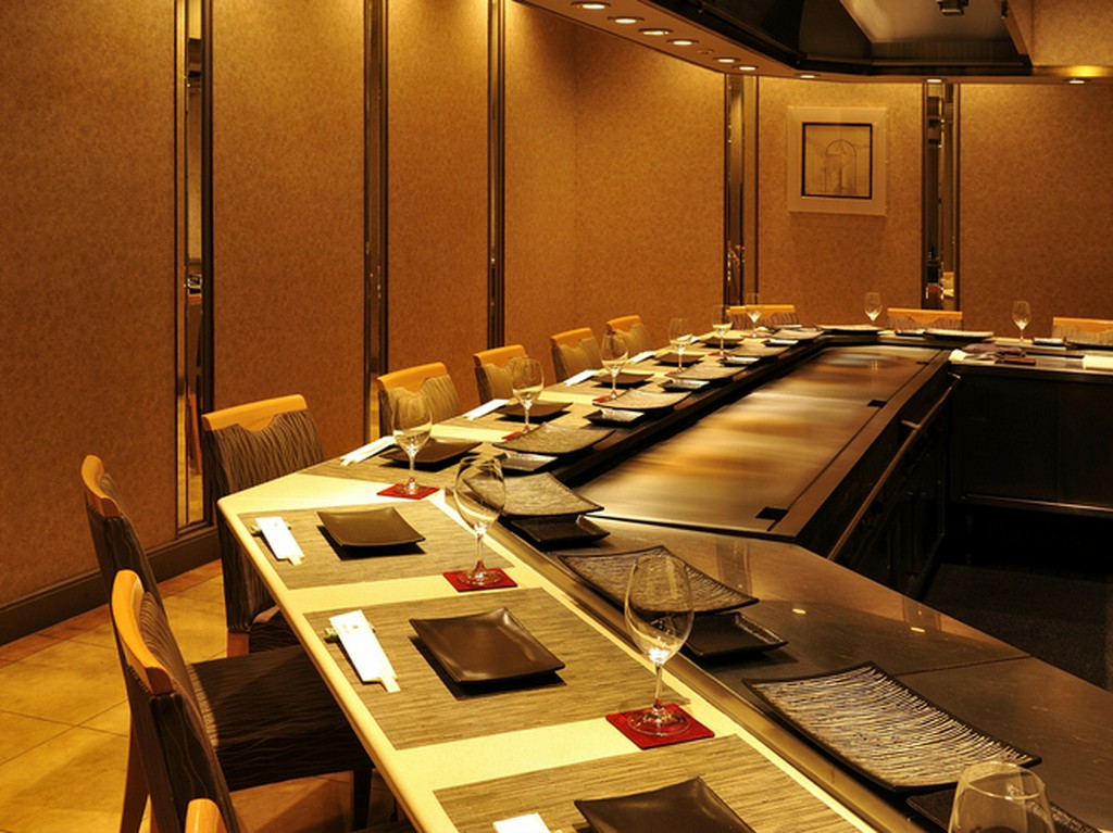 食べ終わった頃には、二人の距離もグッと近いものに