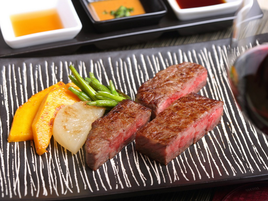 宮城県産の黒毛和牛のA5ランクを使った『サーロインステーキ』　100g