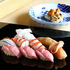 毎日通う市場から極上の旬魚を仕入れます