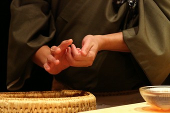 凛とした空気の満ちる店内で、極上の美味を提供したい