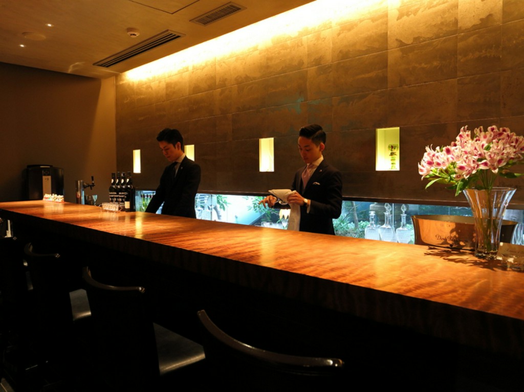 知っていると便利に使えるワインバー