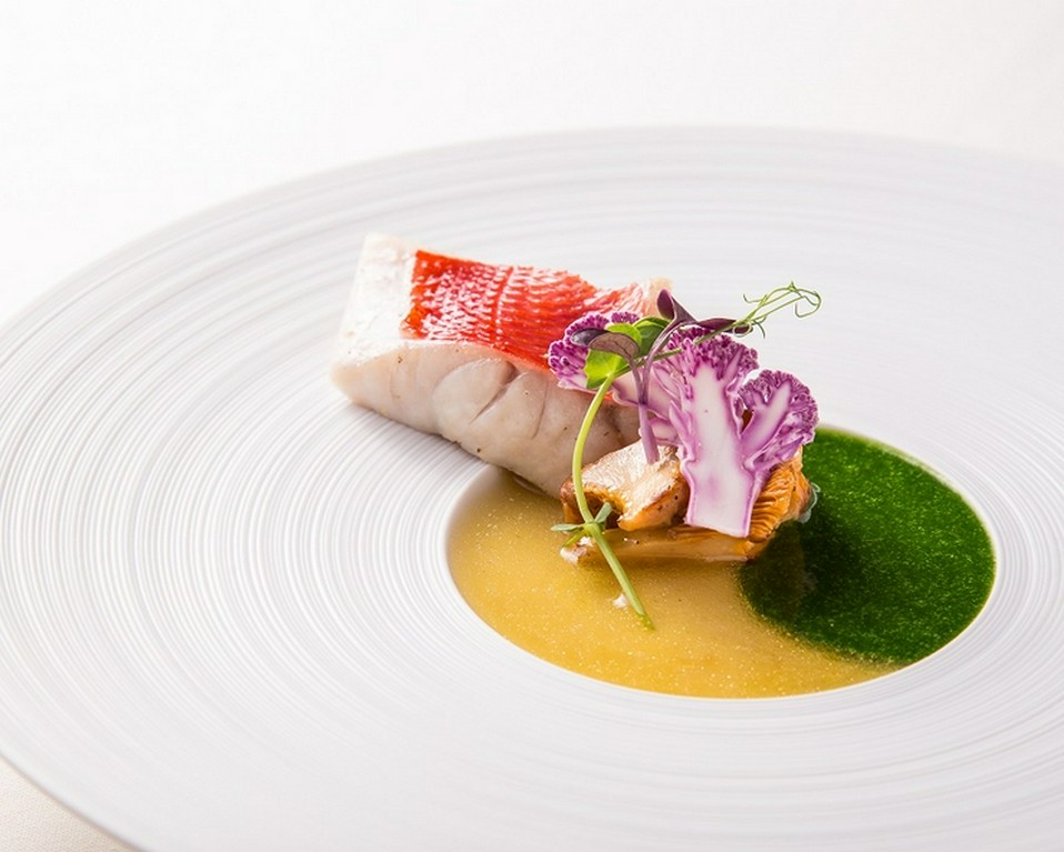 金目鯛のヴァプール　緑とスープドポワソンの2種のソースで