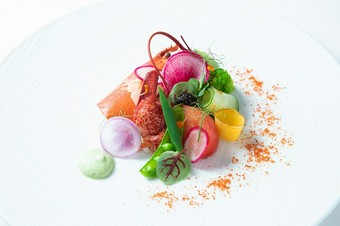 活オマール海老のサラダ仕立て