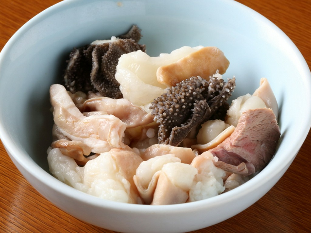 毎日届く鮮度抜群の4種類のもつが、深みを生みます