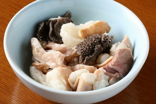 毎日届く鮮度抜群の4種類のもつが、深みを生みます