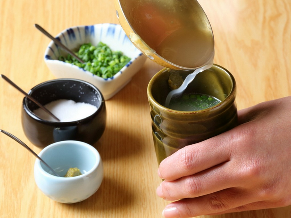 水炊きのスタートは、絶対の自信を誇る門外不出のスープから