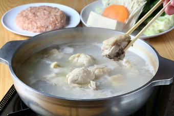 これぞ博多名物！　『地鶏水炊き（水炊きミンチ付き）』
