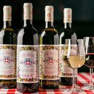 スイス人はワインが大好き。けれど、スイス産のワインがあまり見られないのは、生産量の98％を自国で消費してしまうからです。品質の高さで知られる希少なスイス産ワインの味を、ぜひご堪能あれ。