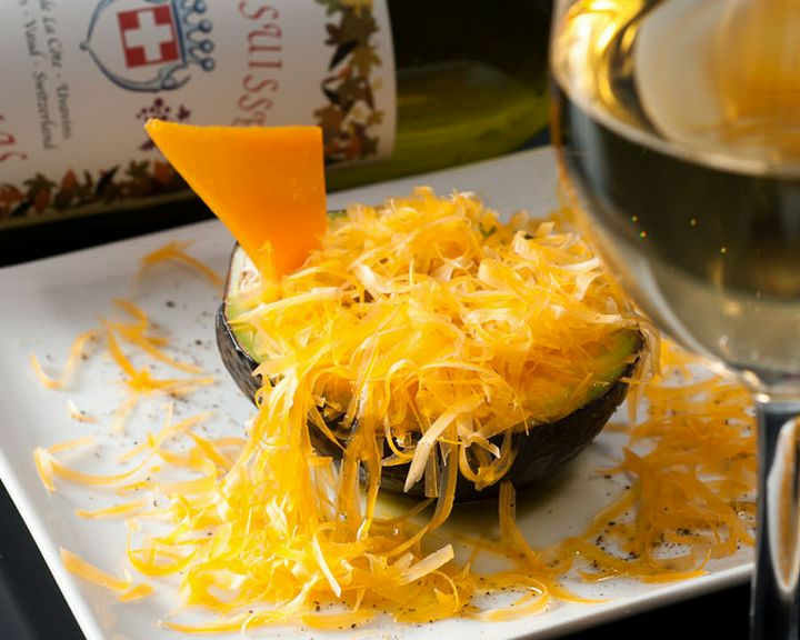 アボカドとミモレットチーズのファルシ