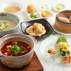 人気メニューが一度に食べられる『桃花（TO-KA）ランチ』