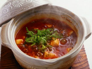 粗挽きメンチの配合にもこだわった『本格四川麻婆豆腐』