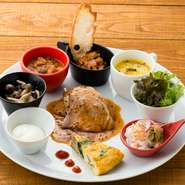 美味しいお料理を少しずつ…そんな思いがギュッと詰まったランチ
一日限定40食！