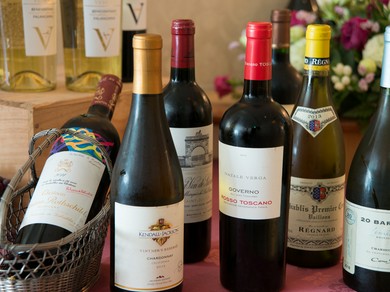 フランス料理に合う世界各国のワインが、約80種類
