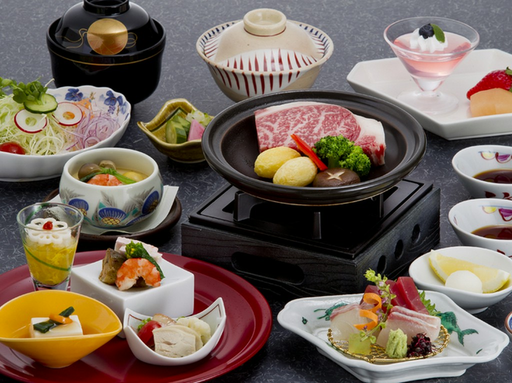 肉本来の旨みをジューシーなステーキで堪能『飛騨牛会席「恵比寿」』