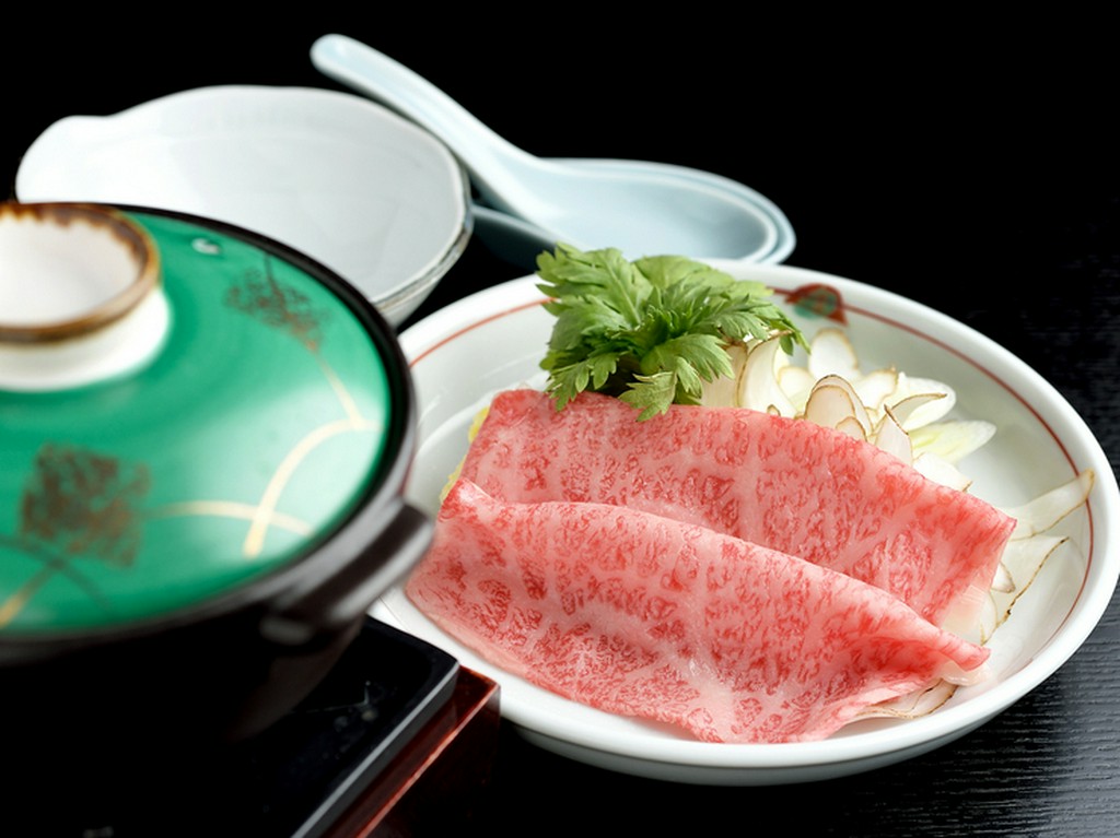 野菜の旨みと和牛の柔らかさに心が満たされる『和牛鍋』