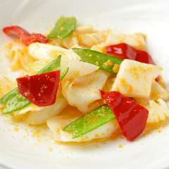 カラスミの香りがふんわり薫る『いかと野菜の炒めカラスミ風味』