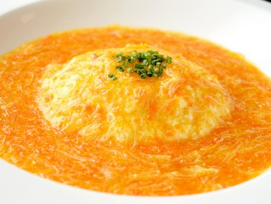 ふわふわ食感の卵白と濃厚なスープが絶妙にマッチした『卵白の炒め　蟹・ふかひれソース』