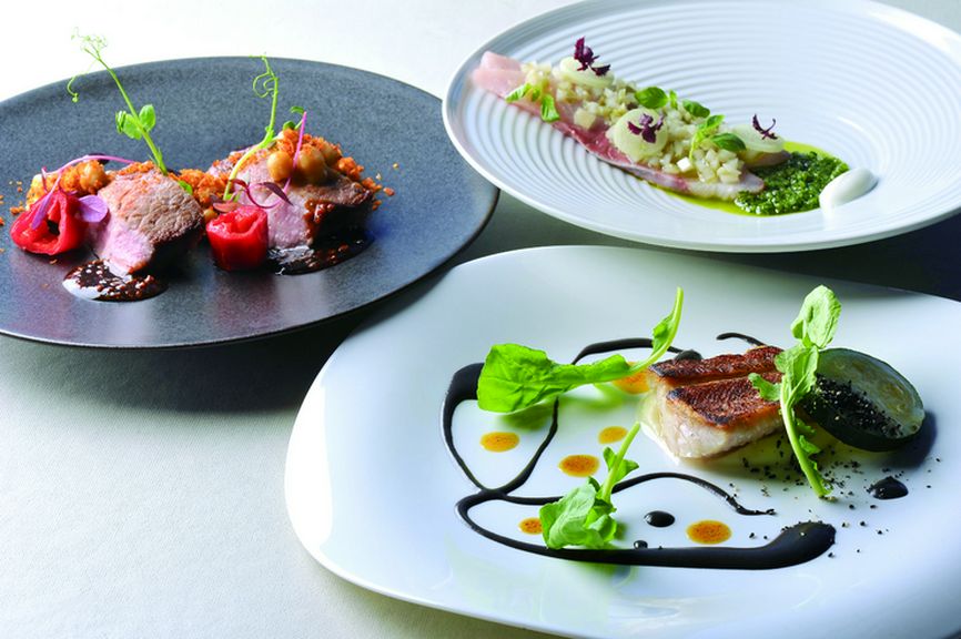 旬の素材を随所に取り入れた季節感あふれるランチコース。接待や、記念日、顔合わせなどにもピッタリです。