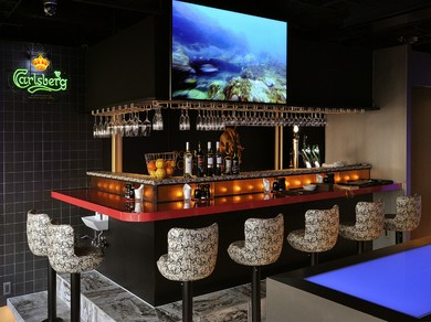 専用ワインセラーには選び抜かれた世界のワインがずらり