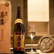 美味しい肉料理との相性がよい日本酒やワインが揃えられているのも魅力の一つです。中でも、愛知県岡崎市の地酒『徳川家康』がおすすめ。フルーティな香りと上品な甘みが、お肉の美味しさを一層引き立ててくれます。