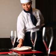 最高級の素材、時間、空間でおもてなし。お客様一人ひとりに合わせた味付けや塩加減などにも気を付けています。終始充実した時間を過ごし、満足してお帰りいただけると幸いです。