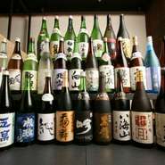 料理によく合う日本酒が豊富です。女性に人気の獺祭や久保田をはじめ、希少な味わい、人気の美味もずらり。その日の注文に合うおすすめの地酒を相談することもできます。