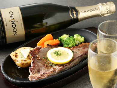 良質な肉をつかった料理と、選ばれたお酒が魅せる妙