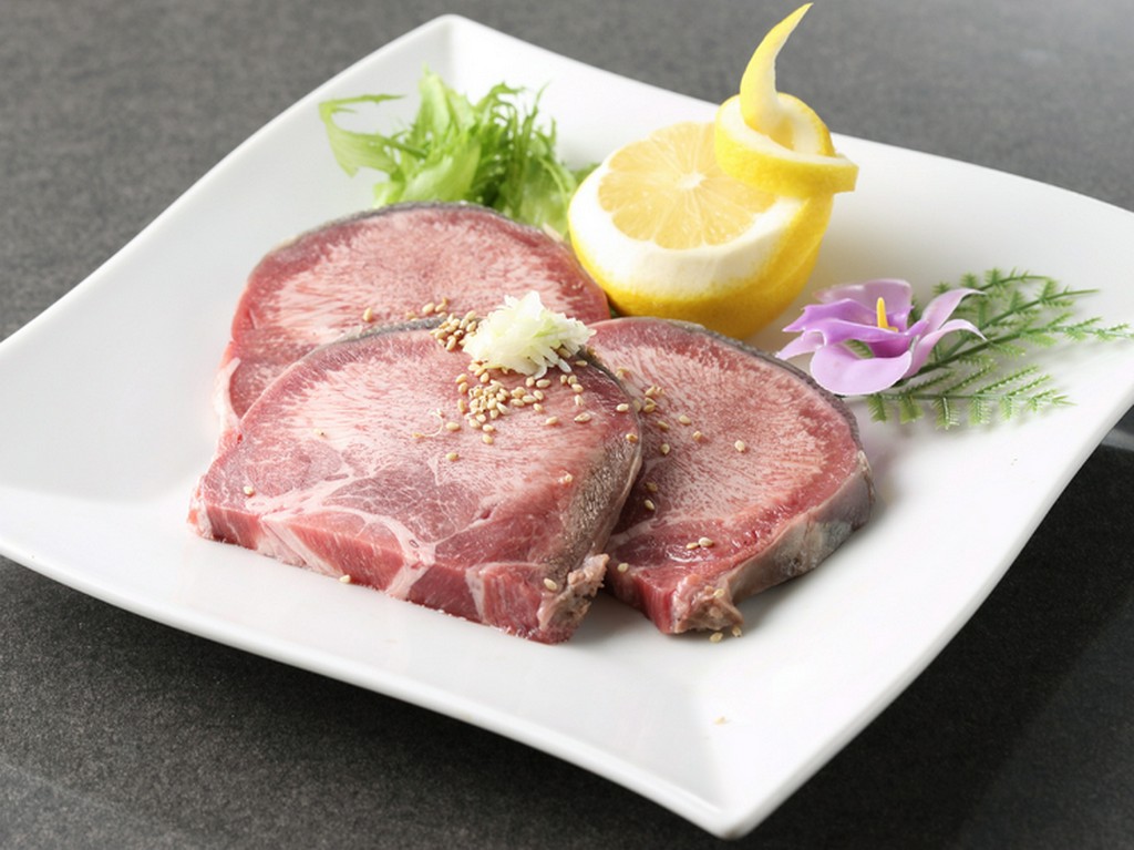 噛めば噛むほどに広がる脂の旨み『牛厚切りタン塩』