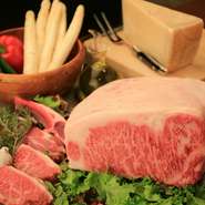 当店のコースはこだわりの食材が満載です。フォアグラやトリュフといった定番豪華食材からA5ランクの和牛やオマール海老など、シェフが厳選した食材で絶品イタリアンを調理致します。