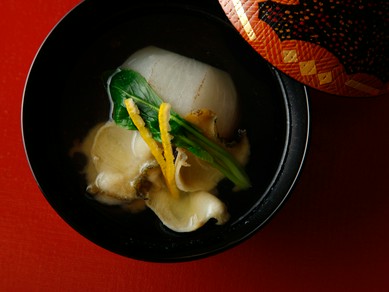 お昼のビジネスシーンやご家族ご友人とのランチにも会席料理を。