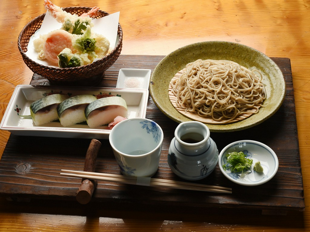 おすすめ料理が全て味わえる『鯖街道そば御膳』