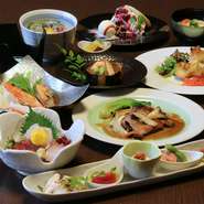 一押しコースです。
和洋中の技法、食材を用い多くの皆様に喜んで頂けるコースをご用意しました。ぜひご賞味下さい。会席コースは、４5００円からご用意出来ます。