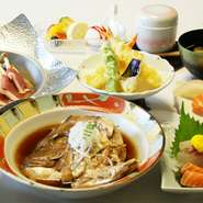 お食事に握り寿し五貫とデザートにアイスも付いた大満足の
プチ贅沢御膳です。
メインの料理を以下よりお選び頂きます。
ビーフシチュー
中華風豚角煮
ハマチカマ焼き
鯛兜煮