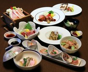 特選素材をふんだんに使用し見た目も華やかなバラエティに富んだコースです。一押しコース。