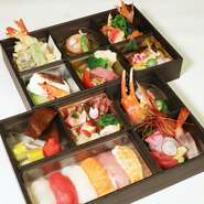 会席料理のフルコースをご自宅で！
ハレの日や大切な方・ご親戚のお集まりの席のおもてなしに大満足の会席弁当です。
配達も致しますので予約の際ご相談ください。