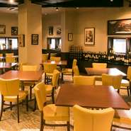 女子会やママ会、誕生日会などさまざまな集まりに最適なレストラン。コース料理やプラス料金でオーダーできる飲み放題もあり内容も充実しています。着席で2Fは40名ほど1Fは20名、立食はそれ以上の人数でも対応可能。