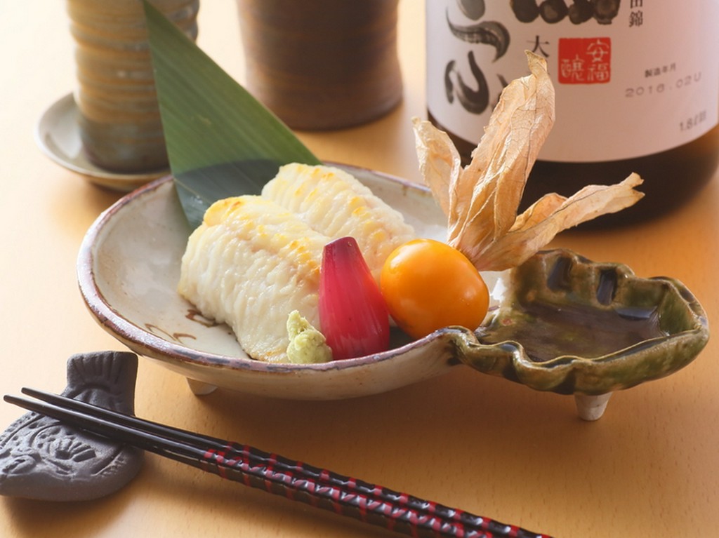 ふっくらとした身のホクホク感を味わえる『穴子の白焼き』