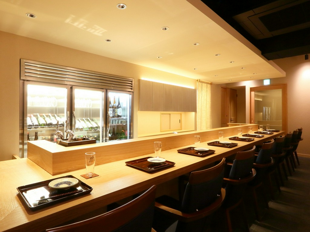 優雅な大人のデートを楽しめる、洗練された上質空間