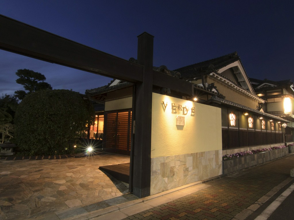 重厚な雰囲気の邸宅レストランで、思い出に残る素敵な宴席