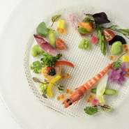 どの料理も季節の魚介、野菜をそれぞれの食材に合わせて料理し、盛り付けや味にもこだわった逸品揃い。お誕生日や進学のお祝い、お食い初めなどご家族の目的に合わせたスタイルでどうぞ。